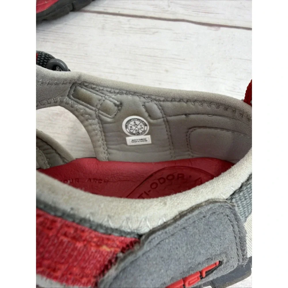 KEEN Newport H2 Sandals Gray Red Water Hiking Shoes 1022985 Men's Size 6